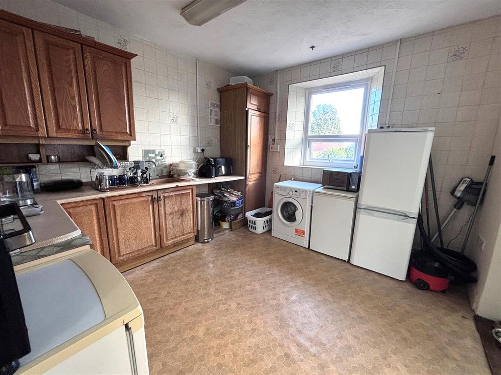 Property photo 3 of 16 Kitchen.Jpg
