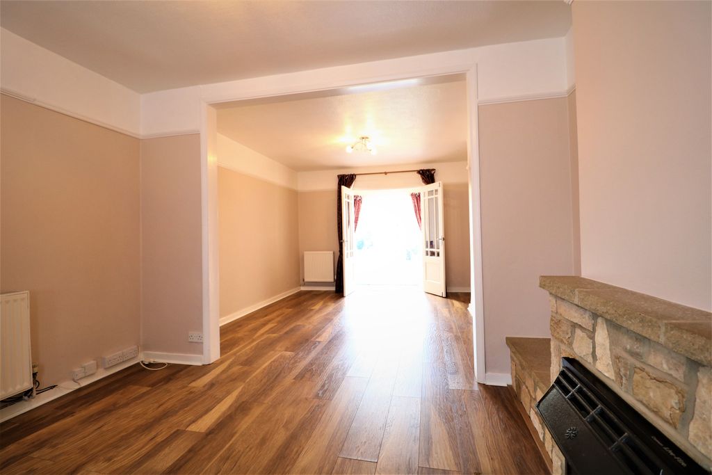 Property photo 3 of 11 Living Room