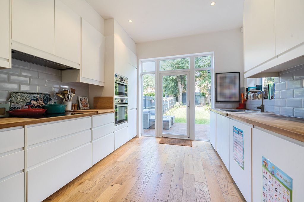 Property photo 2 of 20