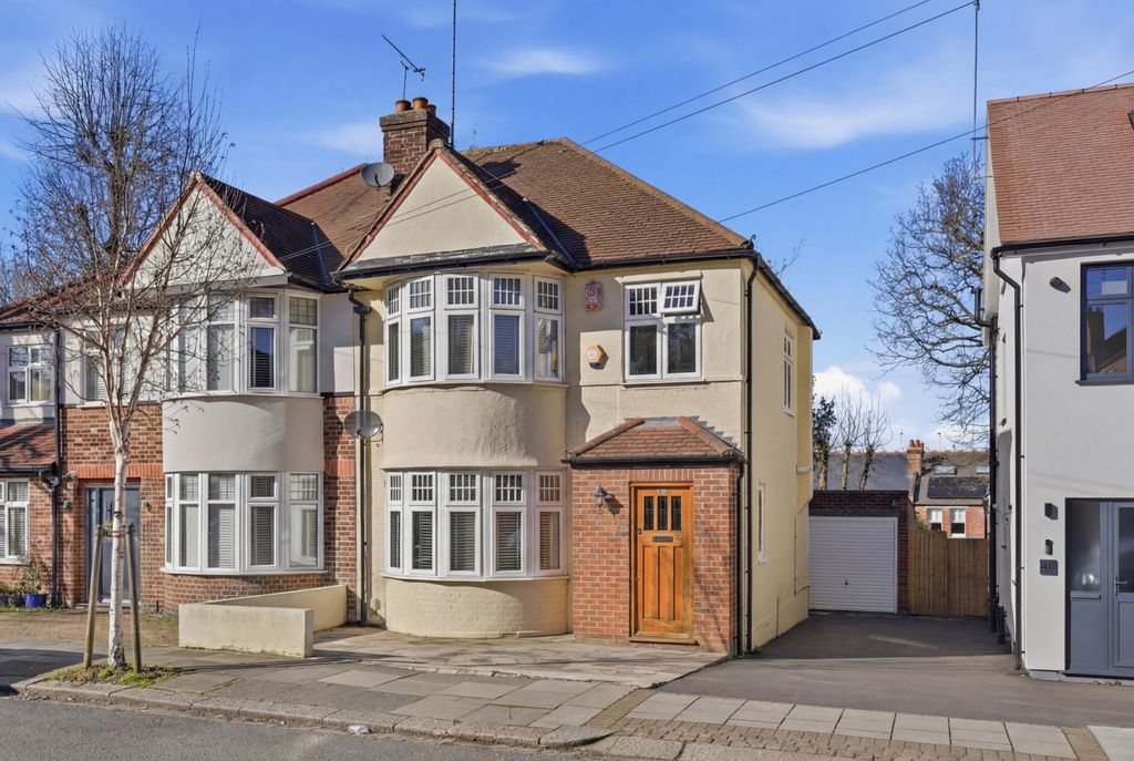 Property photo 1 of 17 3 Bed Semi-Detached House