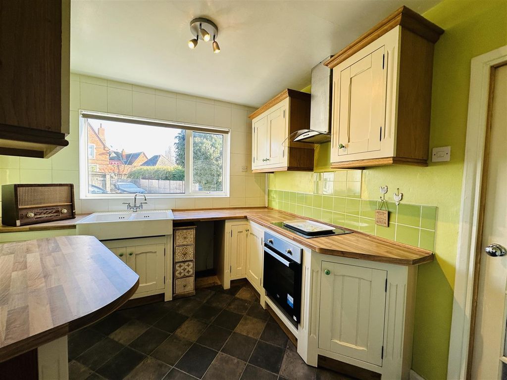 Property photo 3 of 17 Kitchen 1.Jpg