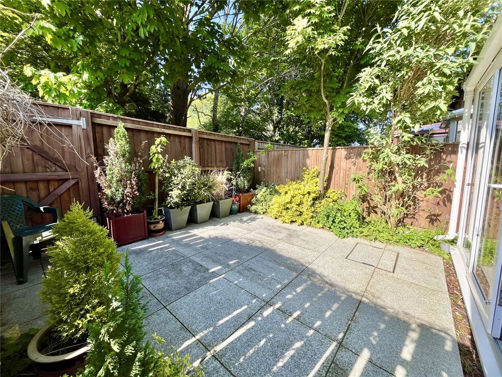 Property photo 2 of 8 Picture No. 15