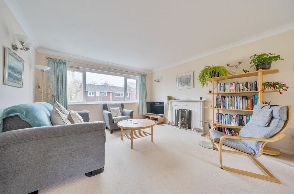 Property photo 2 of 12 1385860-20-692870...