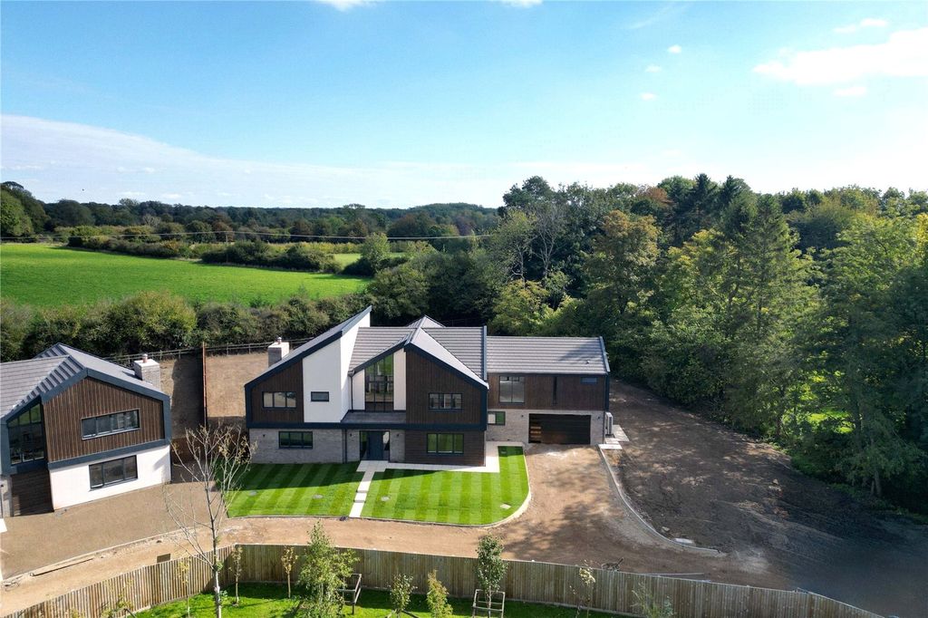 Property photo 1 of 49 Picture No. 13