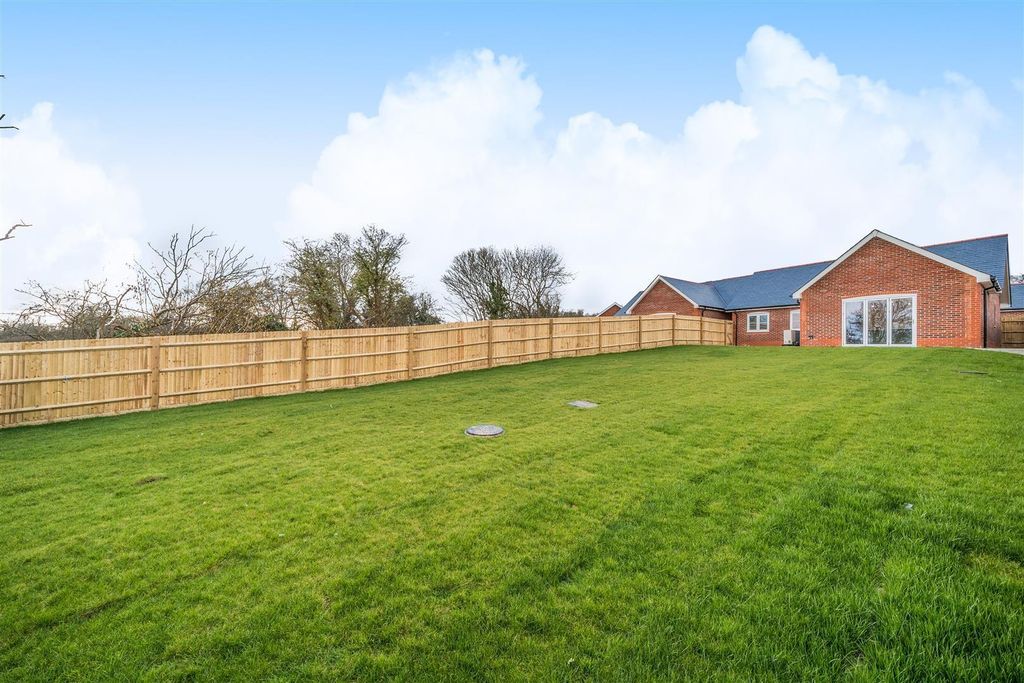 Property photo 1 of 14 Iog2Kpr8N0Aocyfysetrra.Jpg