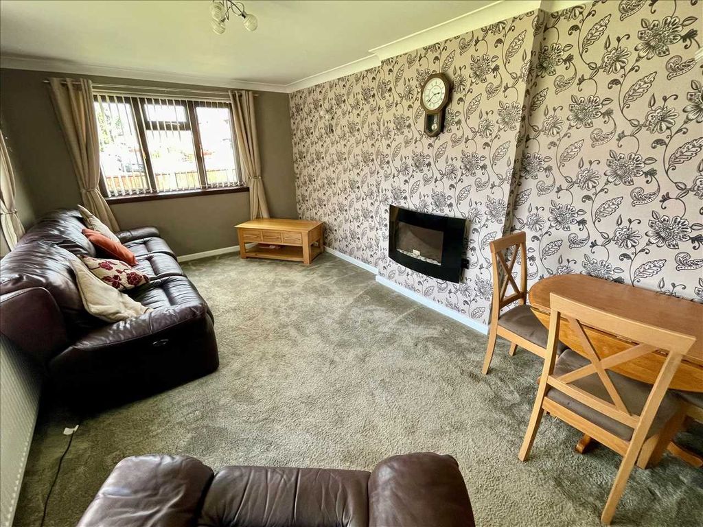 Property photo 3 of 5 Living Room