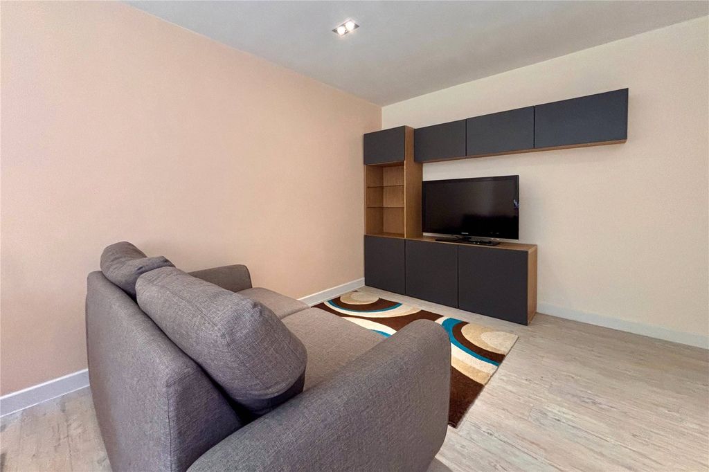 Property photo 3 of 12 Picture 3