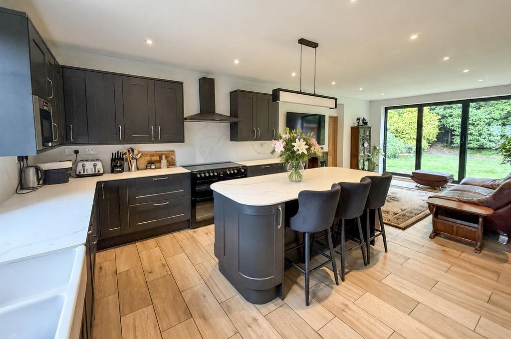 Property photo 3 of 42 Kitchen/Breakfast/Family Room