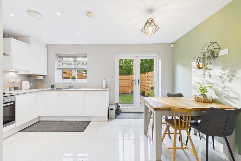 Property photo 1 of 18 Cam03162G0-Pr0386-Still021