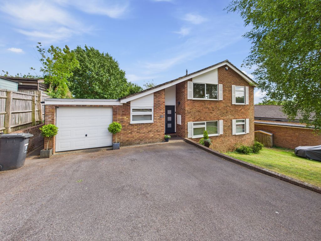 Property photo 1 of 39 Cam01354G0-Pr0547-Still034