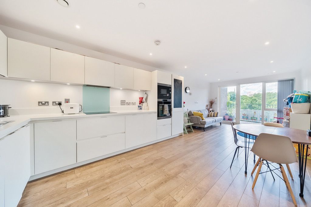 Property photo 1 of 18 Kitchenette