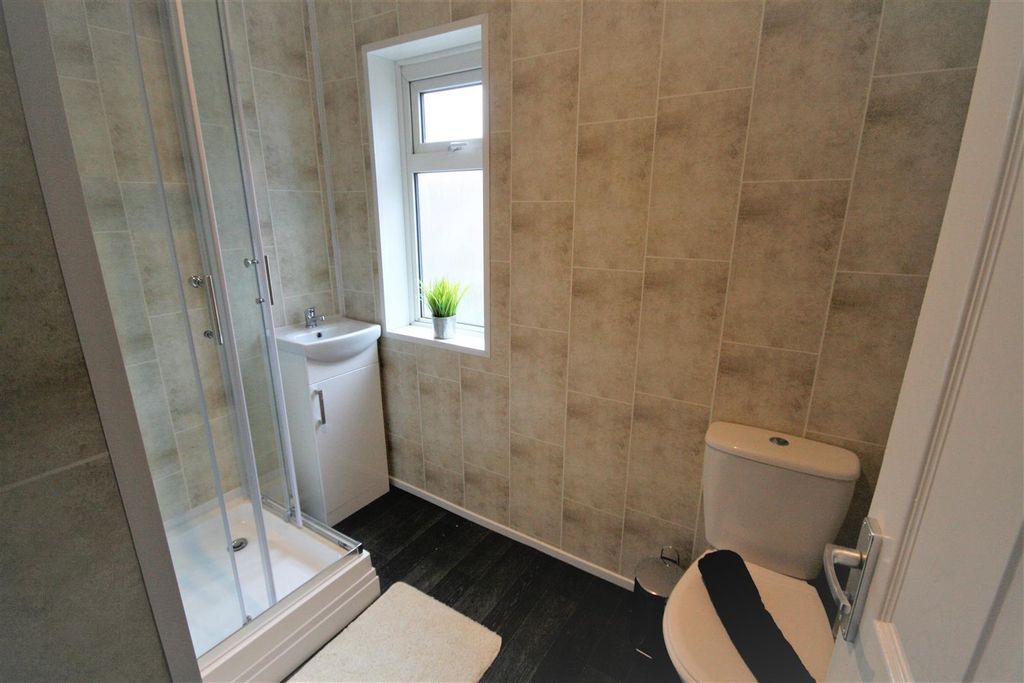 Property photo 2 of 5 Shared Bathroom Twitchell.Jpg