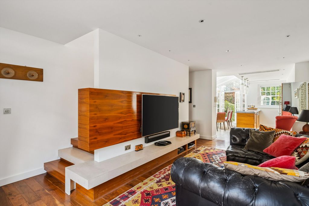 Property photo 3 of 19 Image