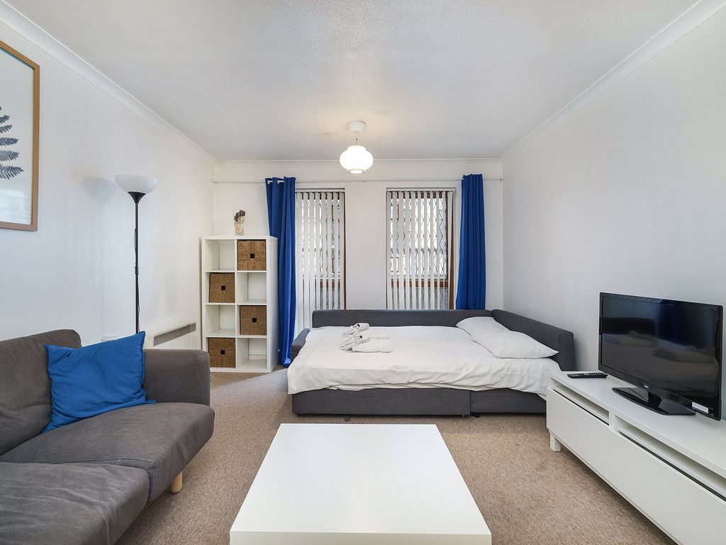 Property photo 2 of 12 Craven Street