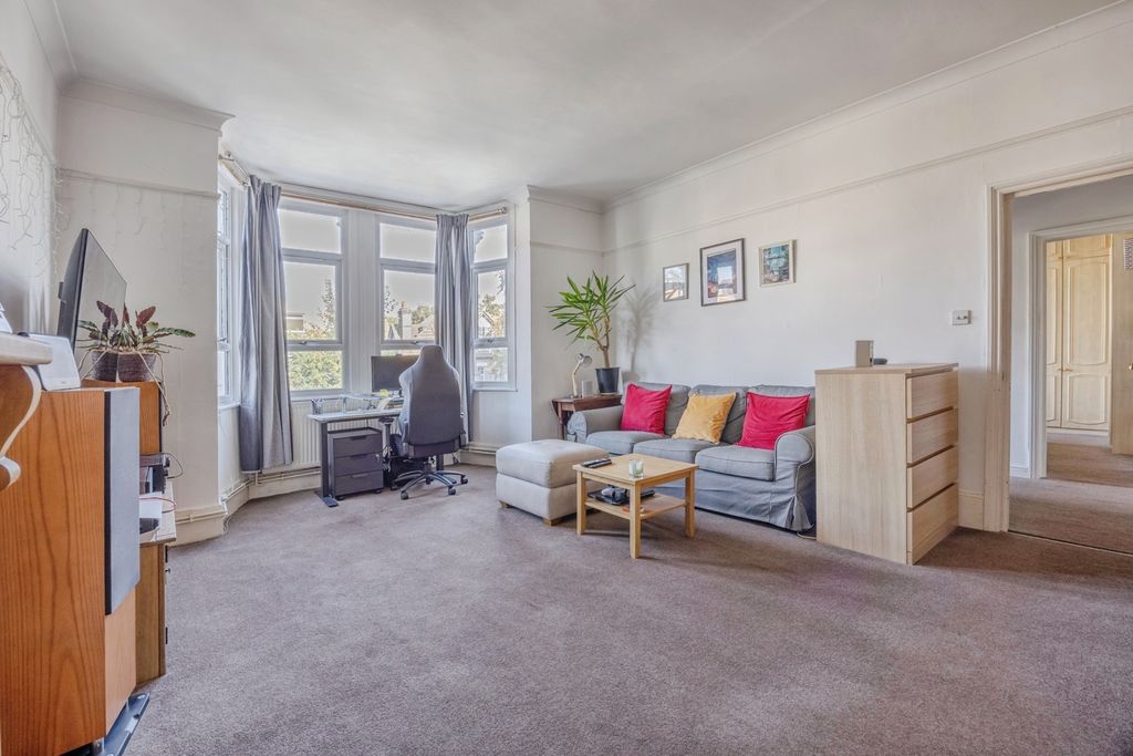 Property photo 3 of 8 Pbox-Img.Jpg
