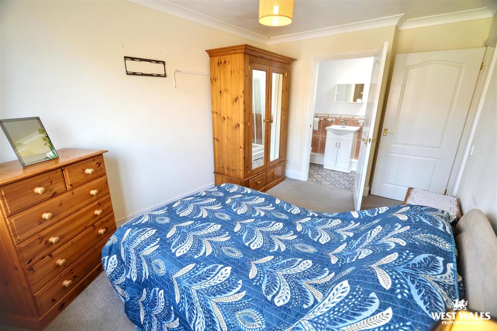 Additional image 16 of 3 bed detached bungalow for saleSkomer Drive, Milford Haven SA73