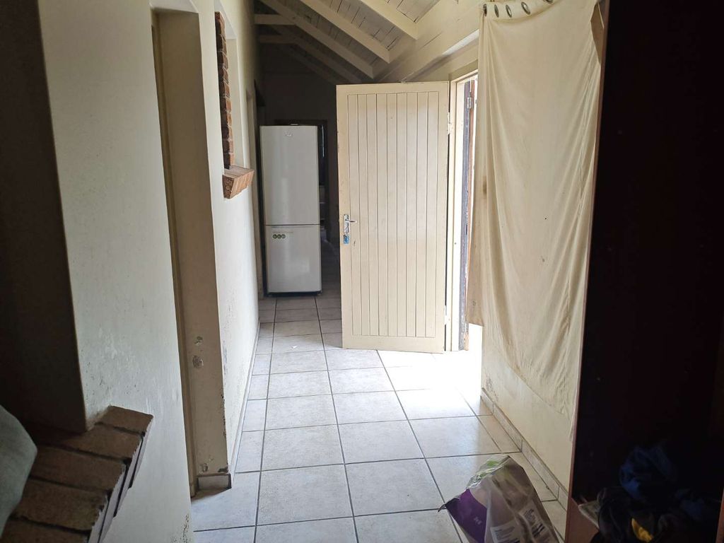 Property photo 2 of 8