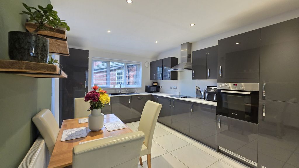 Property photo 3 of 21