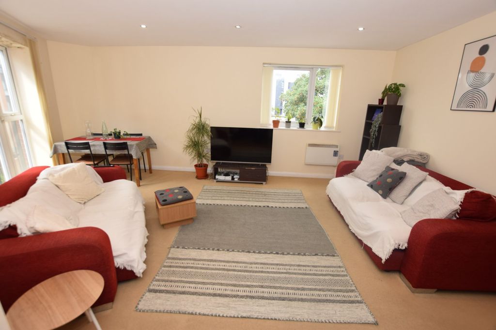 Property photo 2 of 17 Picture No. 25