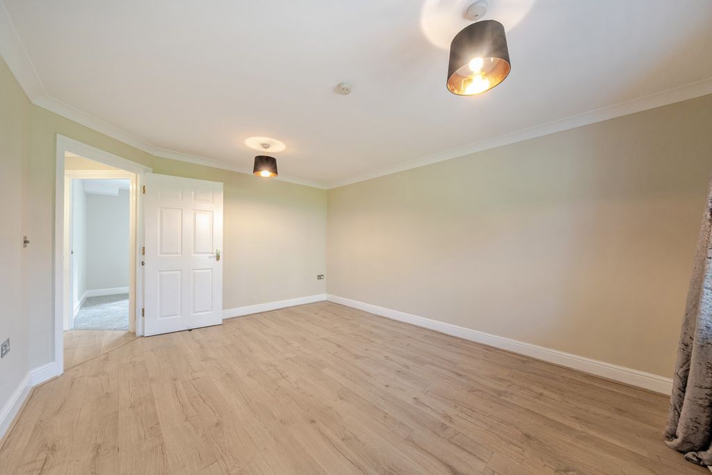 Property photo 3 of 16 1467481-11-6A1805...