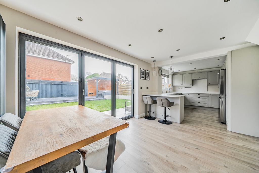 Property photo 3 of 19 12358804