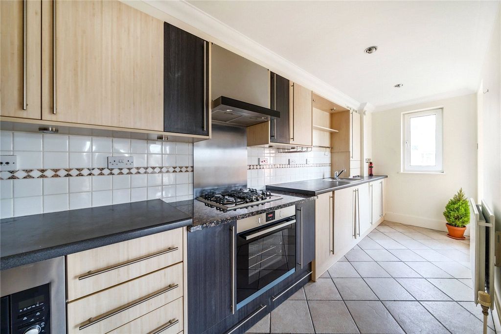 Property photo 2 of 10 Kitchen