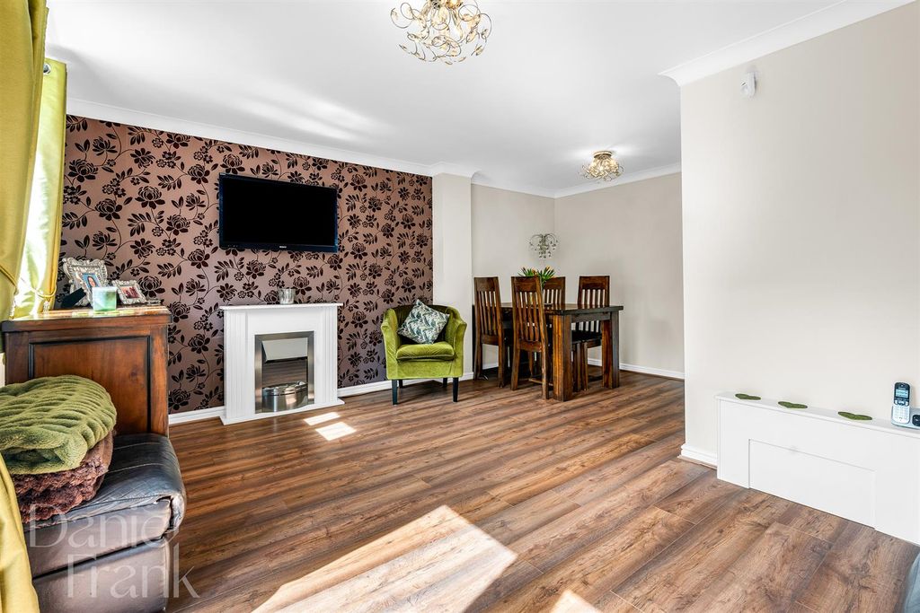 Property photo 3 of 21