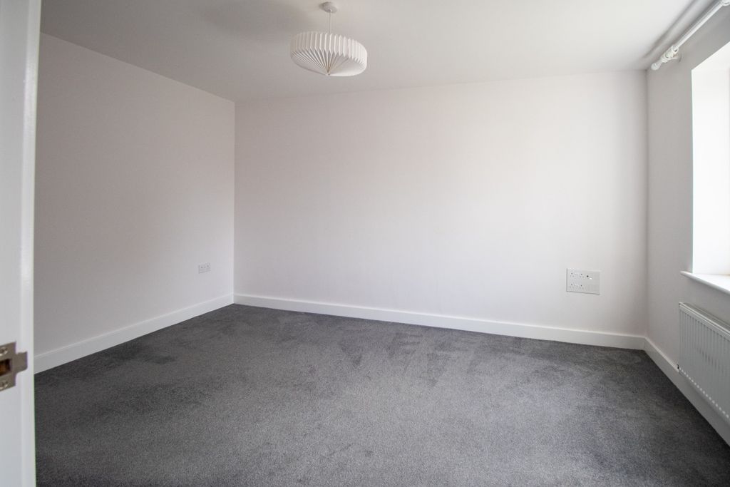 Property photo 2 of 14 4998295