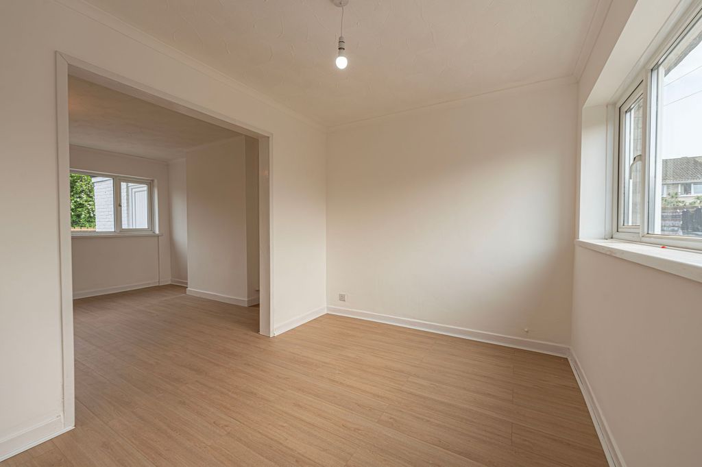 Property photo 3 of 33