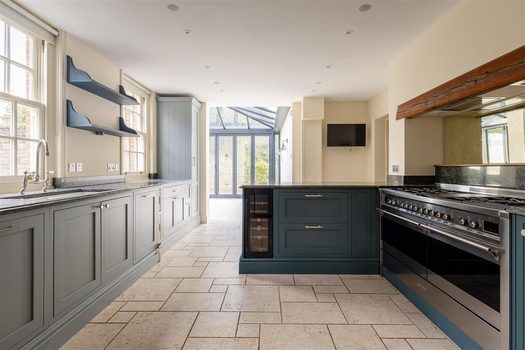 Property photo 3 of 40