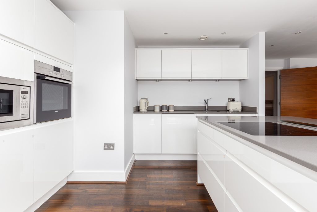 Property photo 2 of 24 Kitchen