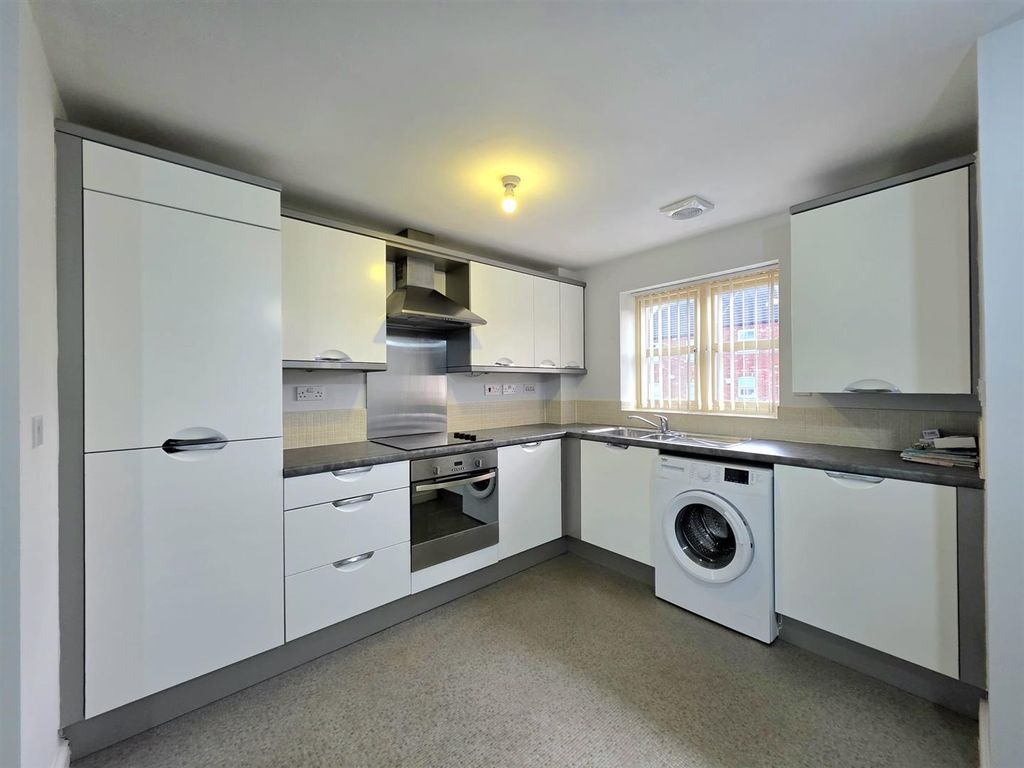 Property photo 2 of 9 Kitchen