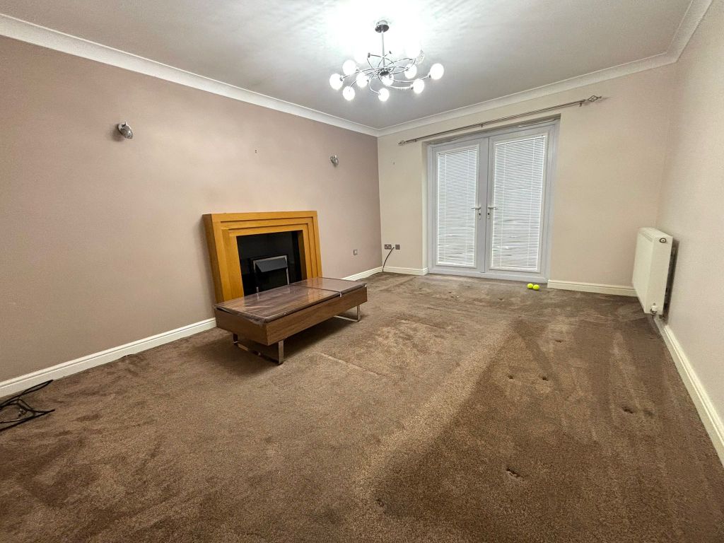 Property photo 3 of 25 Living Room.