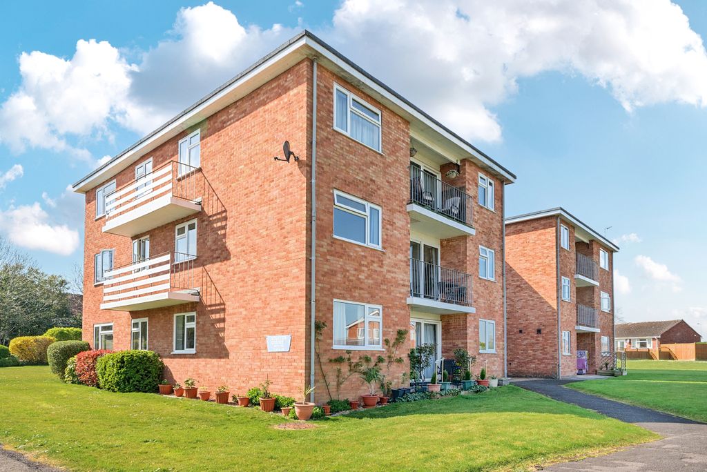 Property photo 1 of 18 .