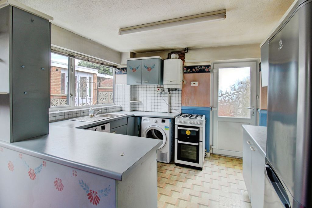 Property photo 2 of 17 Kitchen