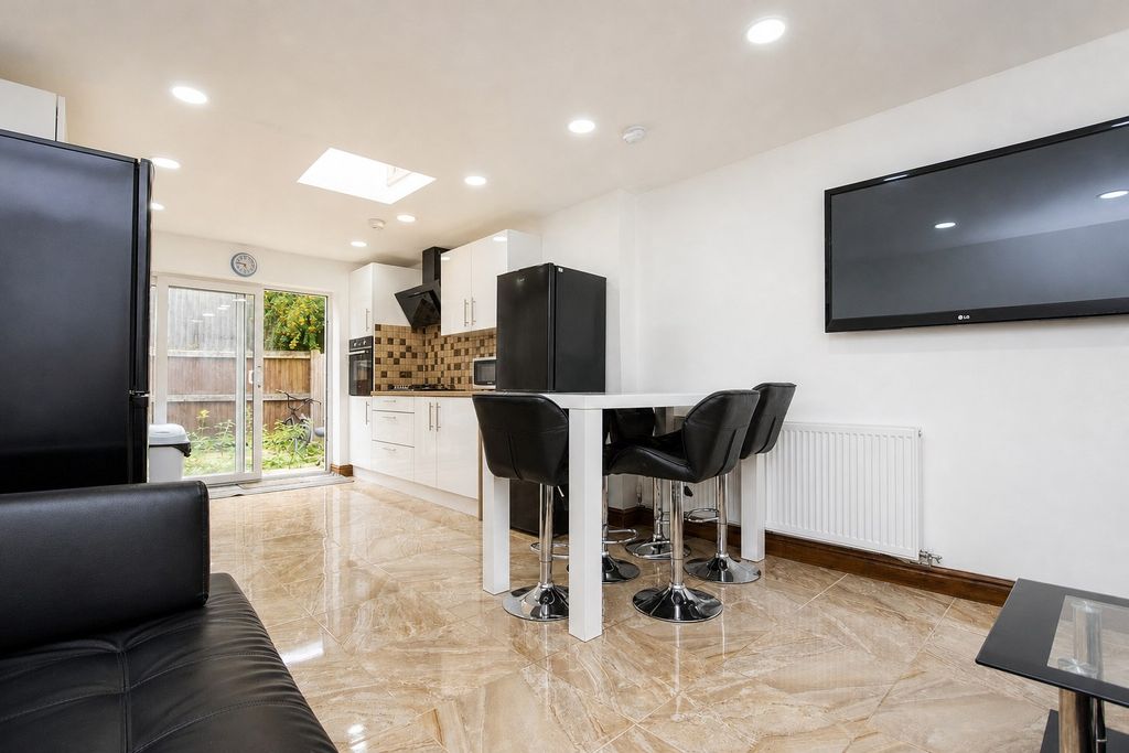 Property photo 2 of 15 Approach
