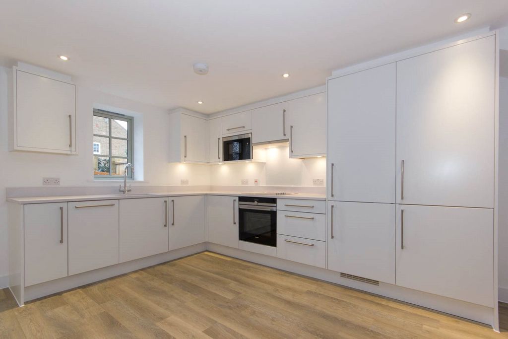 Property photo 2 of 7 Kitchen