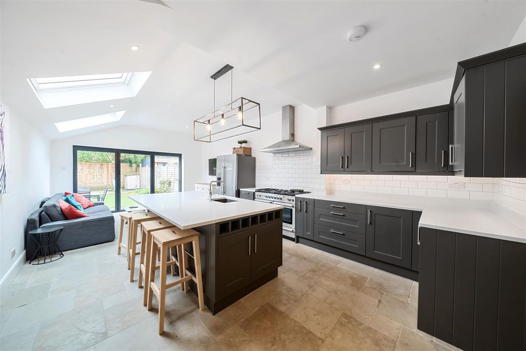 Property photo 2 of 18