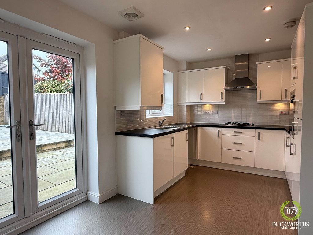 Property photo 2 of 25