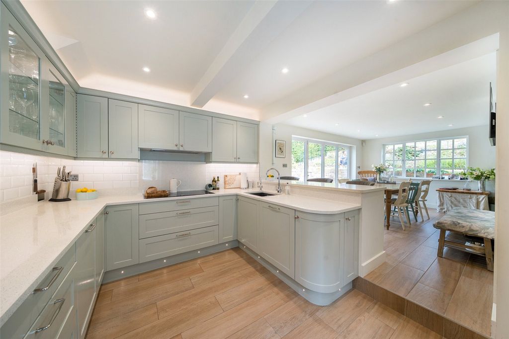 Property photo 2 of 20 Kitchen