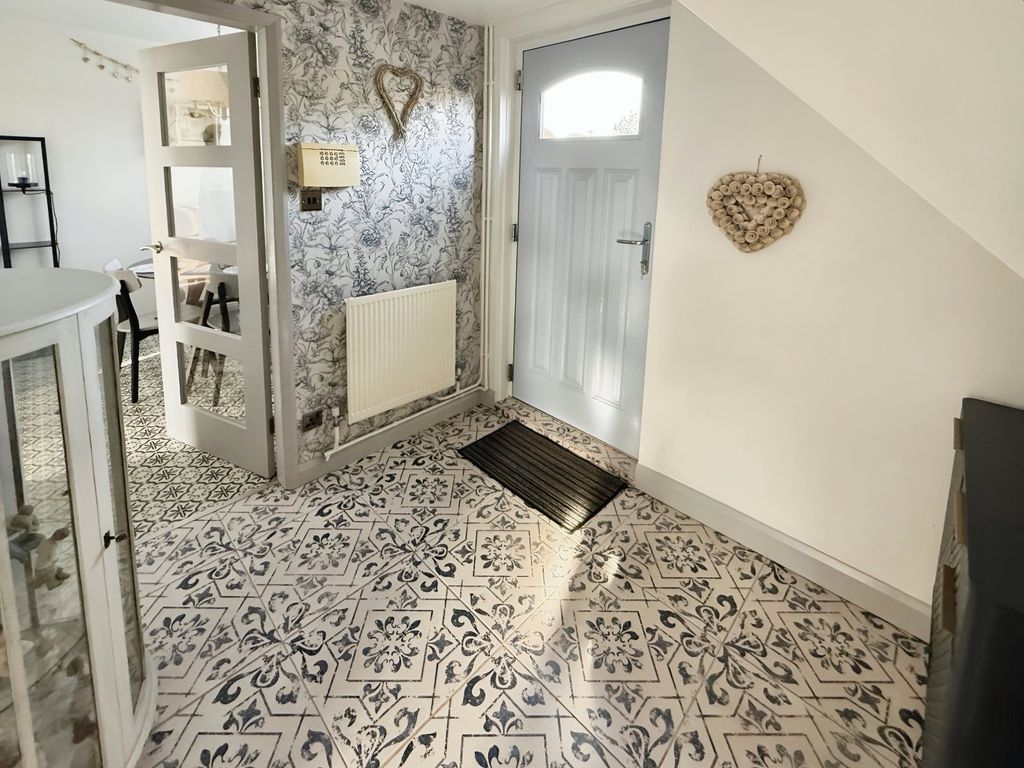 Property photo 2 of 17 Entrance Hall