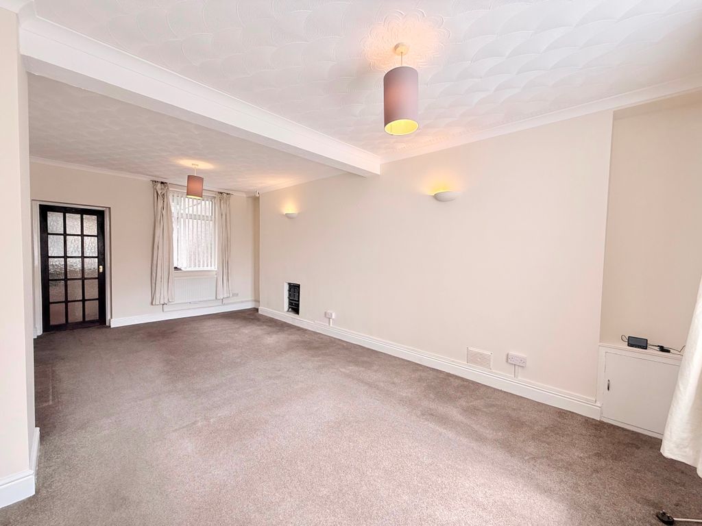 Property photo 3 of 28