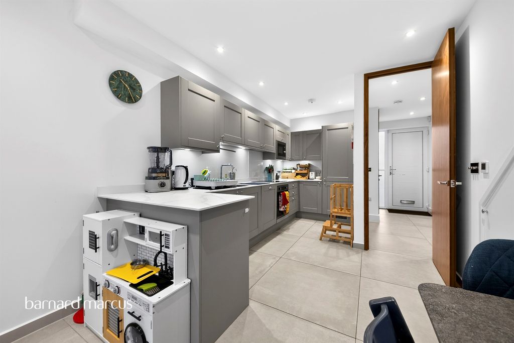 Property photo 3 of 15