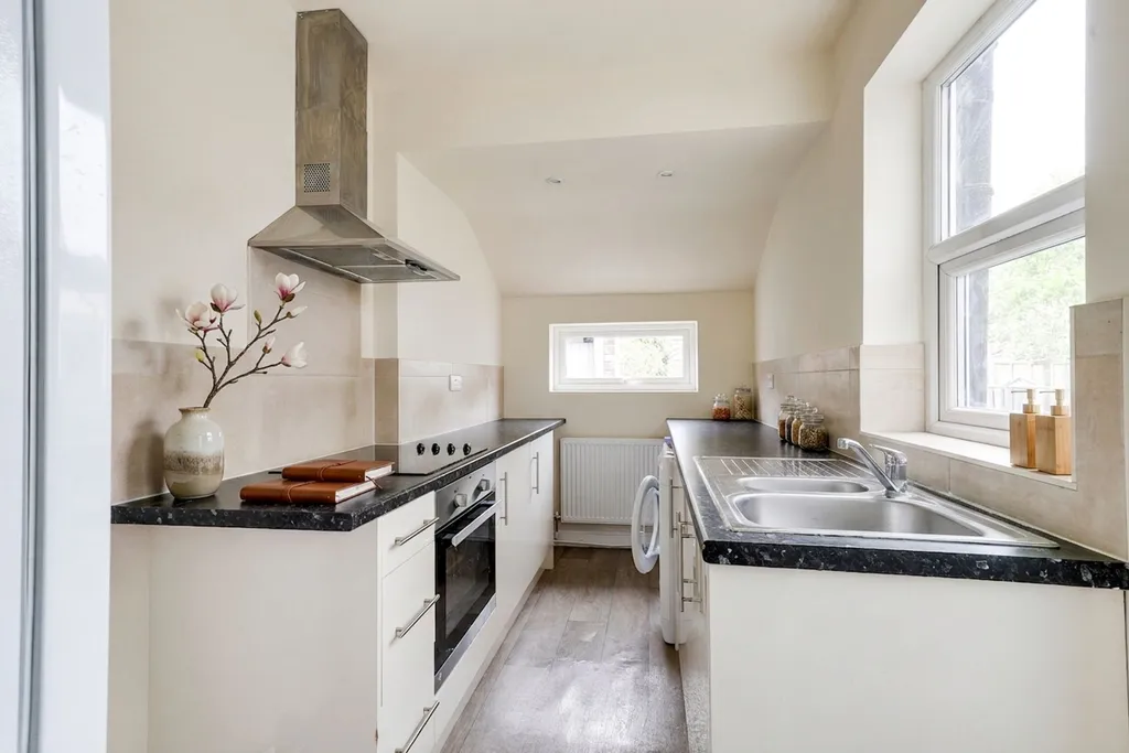 House in Gedling, Rivendell, Nottinghamshire - More