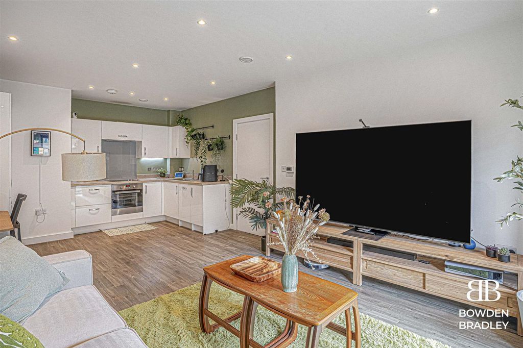 Property photo 1 of 12 Kitchen / Living Room