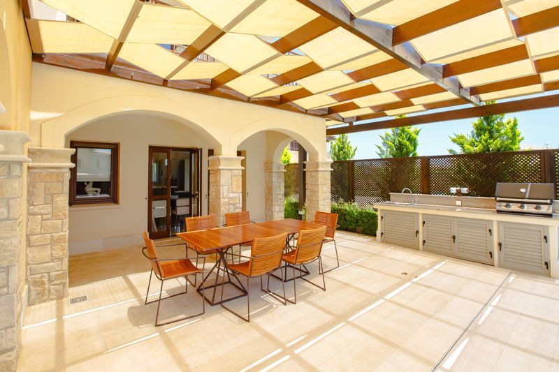 Property photo 3 of 23 Veranda