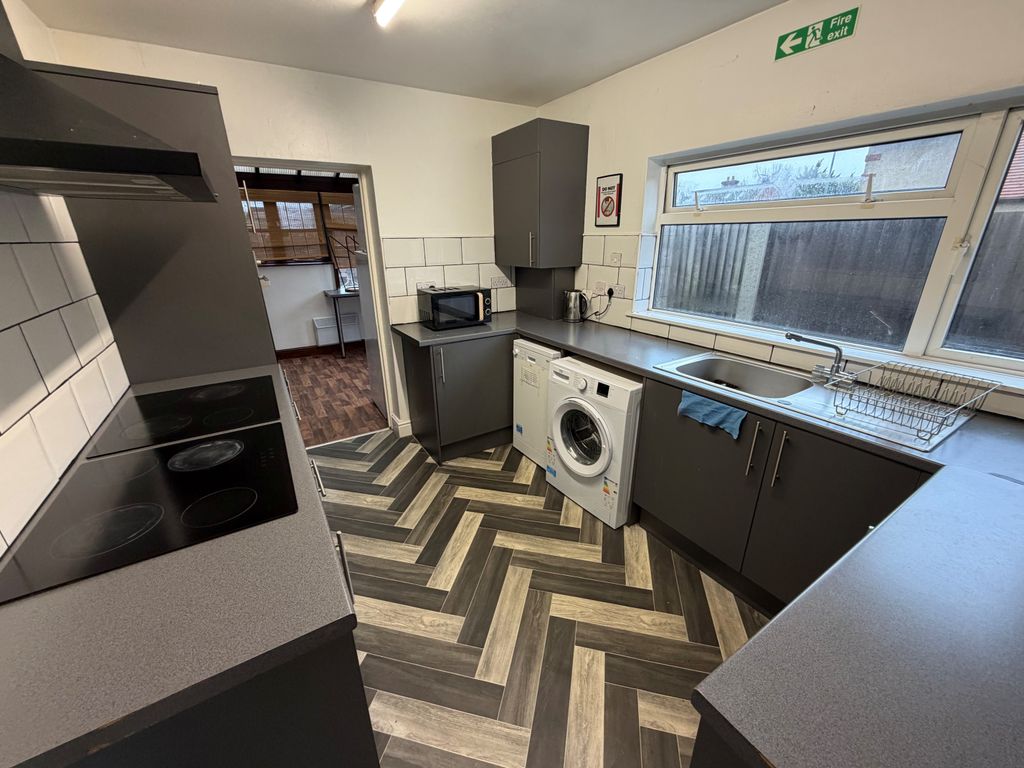 Property photo 2 of 7 Living Room