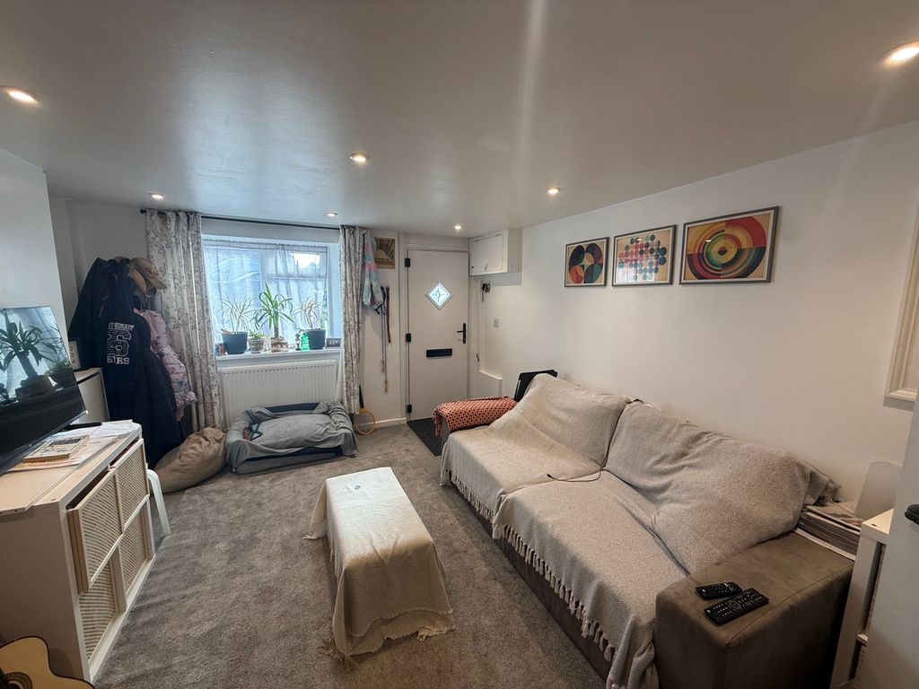 Property photo 3 of 10 Image