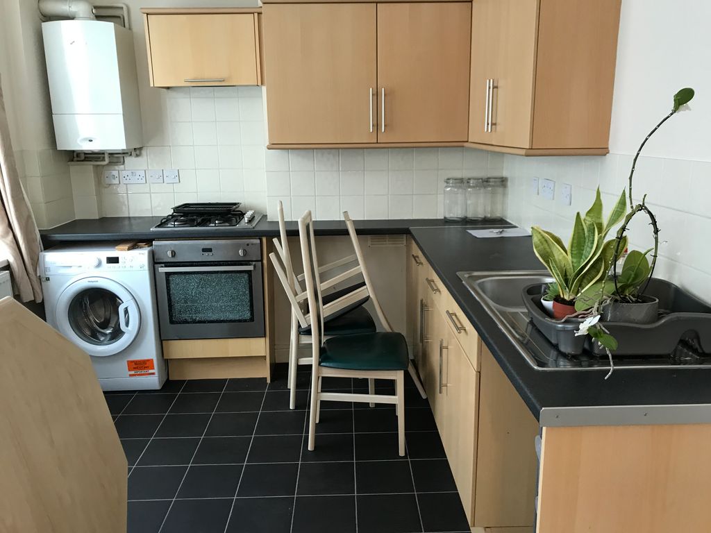 Property photo 3 of 5 Kitchen