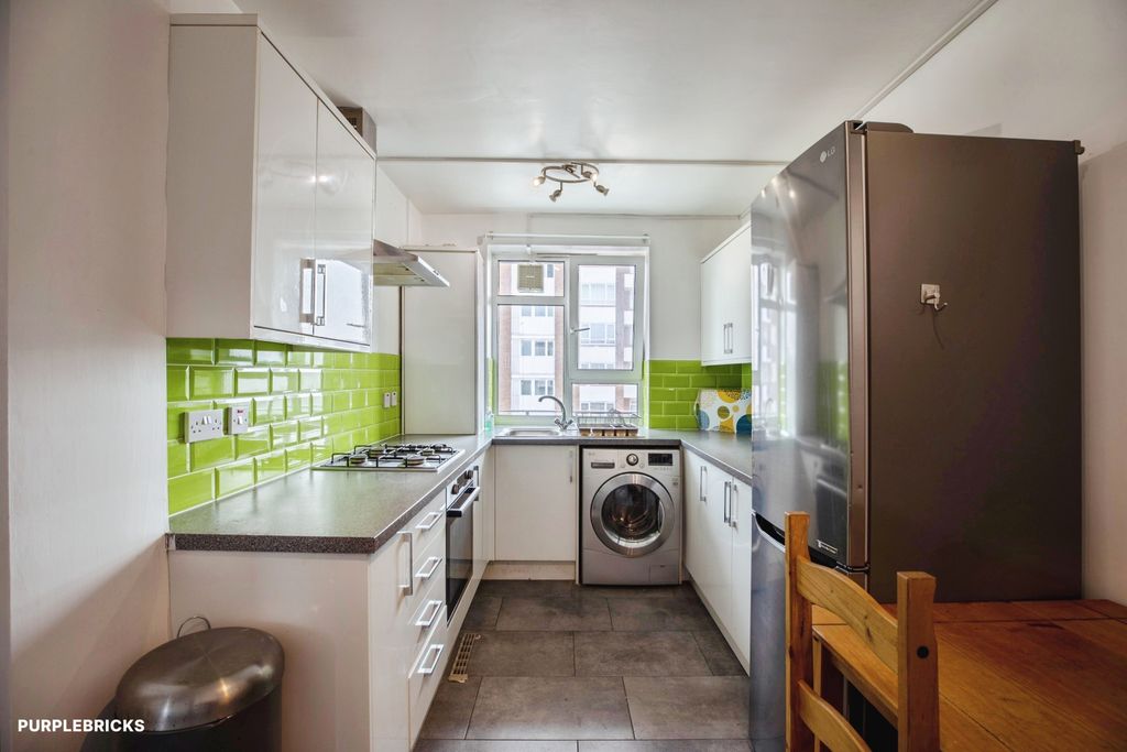 Property photo 3 of 33 Kitchen
